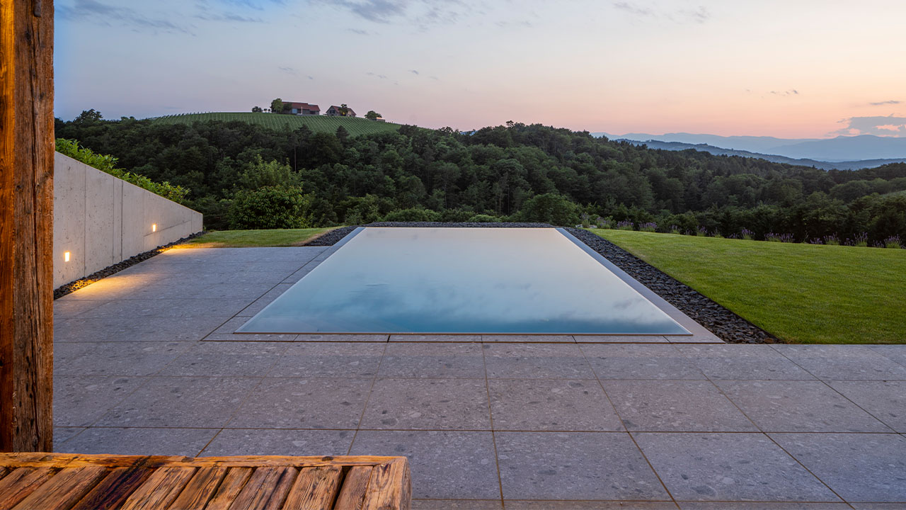 am-winzerkogel-ferienhaus-pool-ausblick-südsteiermark-weinberge