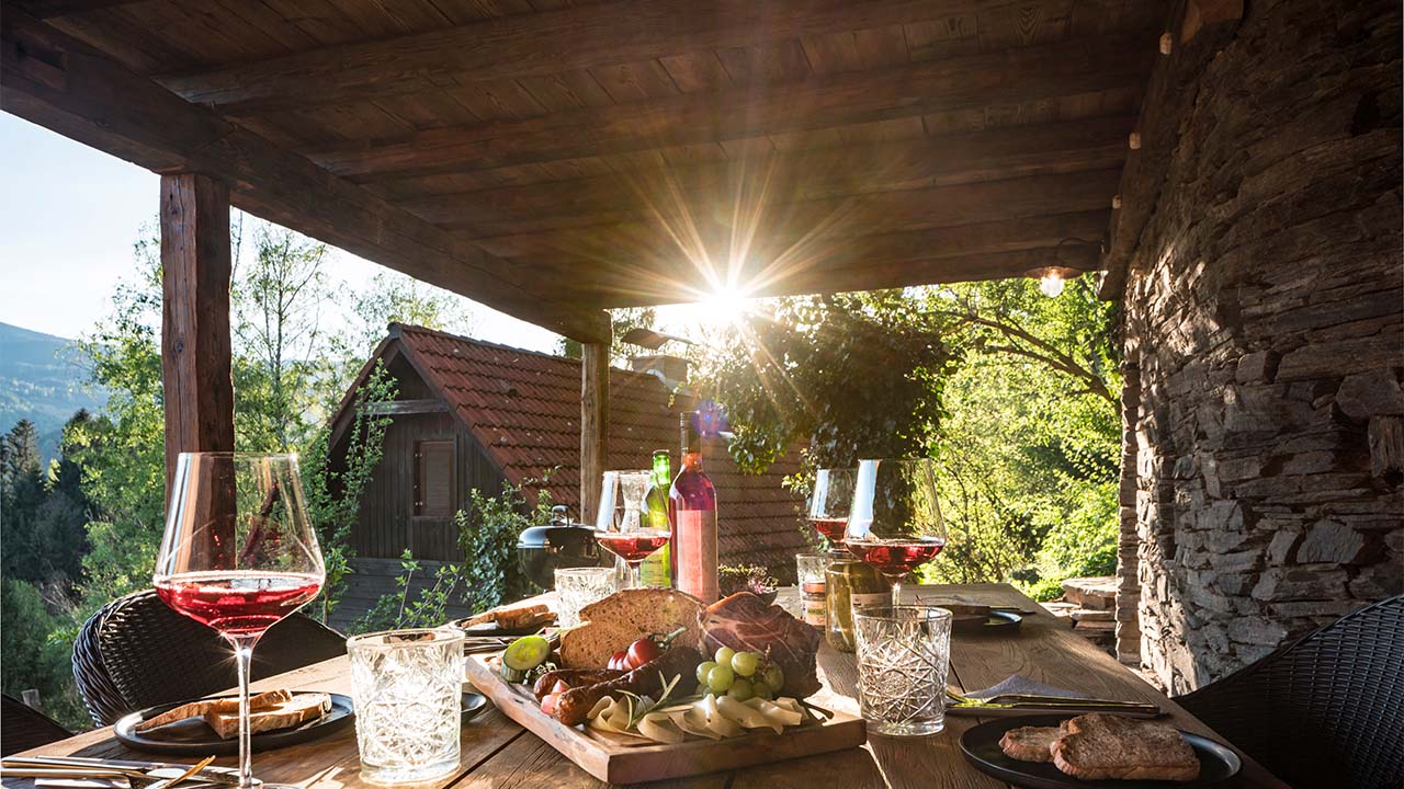 Kellerstöckl Steinreib-Luxus Chalet-Genießen-Frühstück-Terrasse-Weinkeller