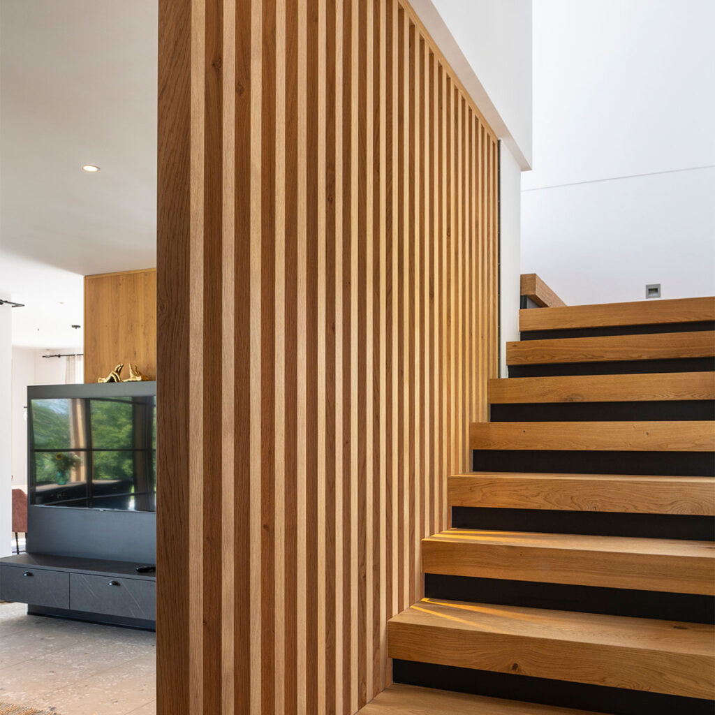 premium-ferienhaus-österreich-domaine-sernau-design-treppe-aufgang-eingang